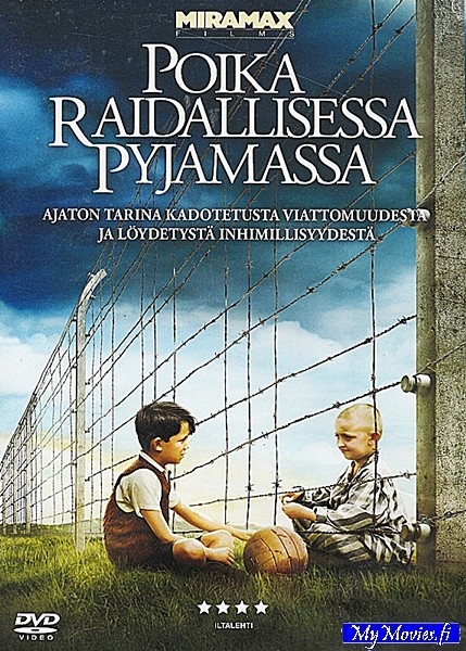 Poika raidallisessa pyjamassa